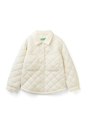 Kremowa pikowana kurtka z kołnierzem, zapięciem na guziki i dwoma przednimi kieszeniami. Gładka faktura z motywem diamentowym na całej powierzchni.