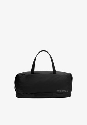 Bolsa de gimnasio negra y rectangular con dos asas y logo "lululemon" en el lado frontal.