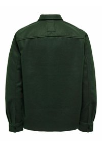 Donkergroen wollen shirtjack met een klassieke kraag, knoopmanchetten en een gladde textuur. Minimalistisch ontwerp zonder zichtbare patronen.