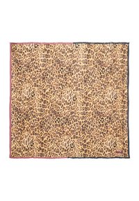 Sciarpa con stampa leopardata con pattern beige e marrone, rifinita con bordi bordeaux e neri, realizzata in tessuto morbido con una consistenza liscia.