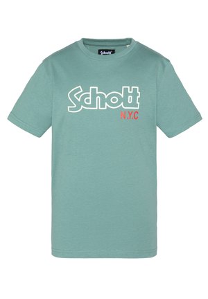 T-shirt vert clair à manches courtes avec le texte "Schott" en contours blancs et "N.Y.C" en rouge imprimé sur la poitrine.