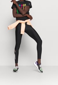 Champion Triko s potiskem - black