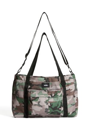 Vans Tragetasche mit Camouflage-Muster, schwarzen Griffen und verstellbarem Schultergurt auf weißem Hintergrund.