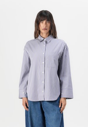 Camicia a righe botton-down in lavanda e bianco, con colletto, maniche lunghe e taschino con dettagli del logo. Tessuto morbido.