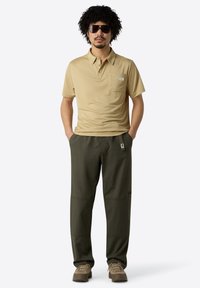The North Face M NEW TANKEN POLO - Polotričko - khaki stone