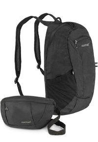 Schwarzer Rucksack aus Nylon mit Netzträgern, ausgestattet mit einer vorderen Reißverschlusstasche und einer seitlichen Netz-Tasche. Inklusive einer kleinen abnehmbaren Hüfttasche.