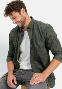 camel active MIT ALLOVER - Skjorter - leaf green