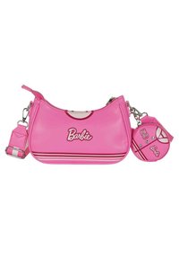 Funda de imitación de cuero rosa con acentos en rayas blancas y logo de "Barbie". Incluye un llavero que se asemeja a un balón de baloncesto y otra solapa con un diseño similar.