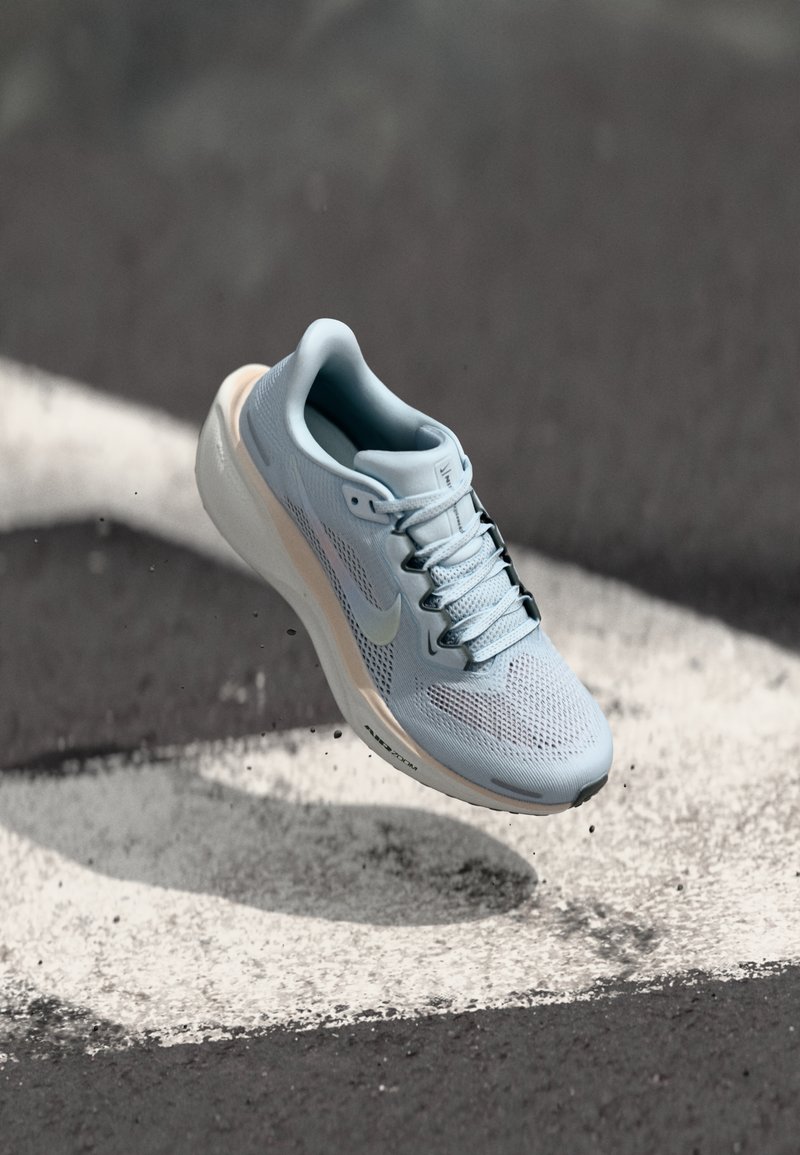 Nike Performance Hardloopschoenen voor op de weg blauw