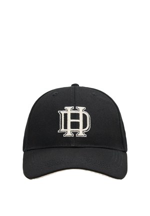 Zwarte baseballcap met witte geborduurde overlappende letters "H" en "D" op het voorpaneel, een gebogen klep en ventilatiegaatjes.