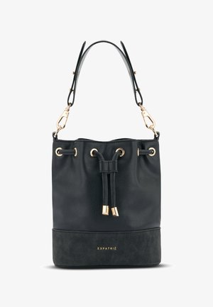 Czarna torba na ramię z złotymi akcentami, zaciąganym zamknięciem i zamszową dolną panelą. Posiada smukły, regulowany pasek na ramię.