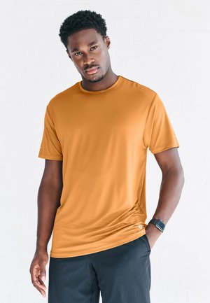 Next, - T-shirt basic