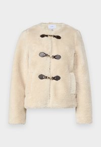 Giacca in pelliccia sintetica color crema con colletto rotondo, chiusura a bottoni a pressione e tasche laterali. Texture morbida con un aspetto soffice.