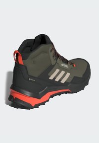 Adidas Terrex AX4 MID GORE-TEX® HIKING - Pārgājienu apavi - olive strata/wonder beige/core black