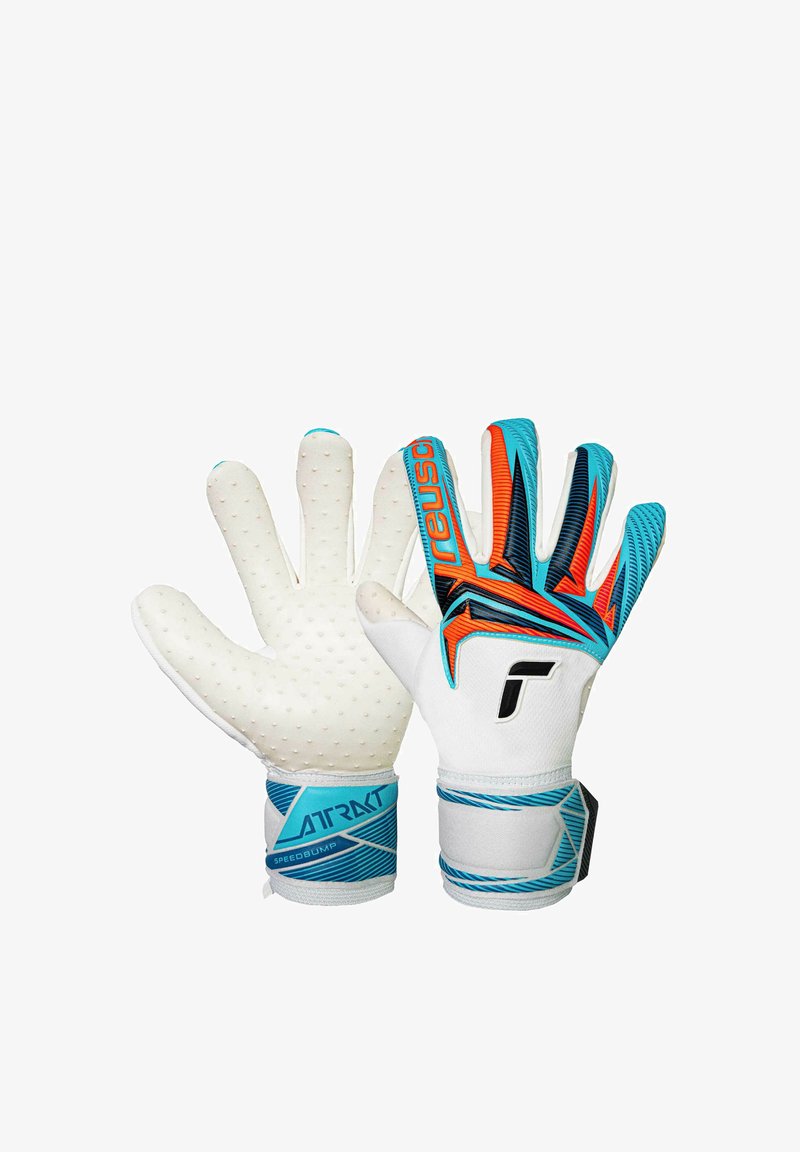 Een paar keepershandschoenen met witte handpalmen voorzien van verhoogde stippen, en achterkanten met blauw-, oranje- en zwartkleurige geometrische patronen en polsbanden.