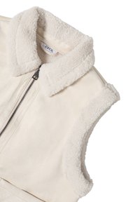Gilet sans manches couleur crème avec un col en fausse fourrure texturé et doux, ainsi que des accents aux bras, doté d'une fermeture éclair centrale. Étiquette : CECIL.