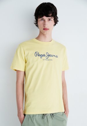 Geel katoenen t-shirt met ronde hals, voorzien van een marineblauw "Pepe Jeans London" logo in cursief over de borst. Eenvoudig ontwerp.