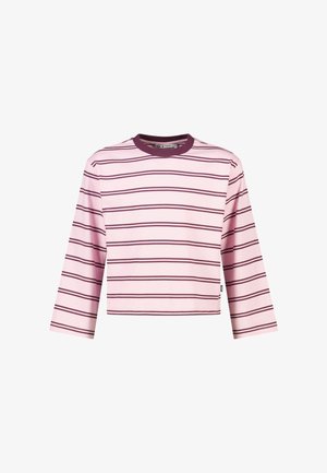 Langwerpig cropped shirt met lichtroze basis en donkerroze horizontale strepen, ronde donkerroze halslijn, zonder zichtbare knopen of sluitingen.