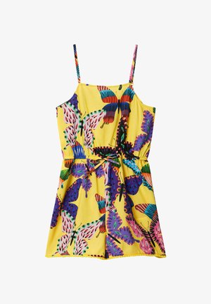 Gul ærmeløs kjole med et livligt mønster af sommerfugle og løv i nuancer af lilla, grøn og blå; indsnævret talje med justerbar snore.