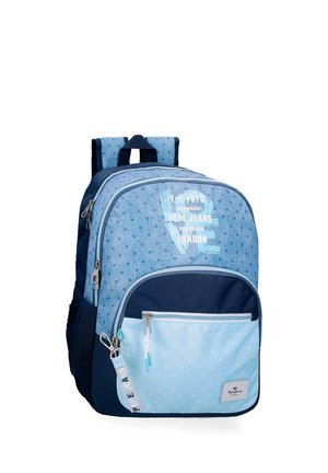 Mochila azul claro y azul marino con bolsillo frontal con cremallera y texto "Pepe Jeans London" en la parte superior. Dos correas de hombro acolchadas.
