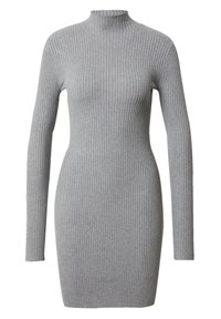 Graues, geripptes Strickkleid mit hohem Ausschnitt und langen Ärmeln, das eine figurbetonte Form und ein strukturiertes Material aufweist.
