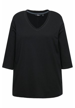 Schwarzes V-Ausschnitt-Shirt mit drei Viertelärmel, aus weichem Stoff gefertigt. Es hat eine lockere Passform und dezente Nähte am Ausschnitt.