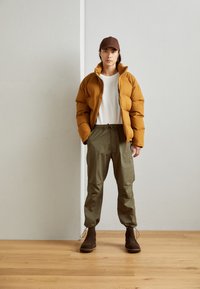 INDICODE JEANS WIDE PARACHUTE - Bukser - army