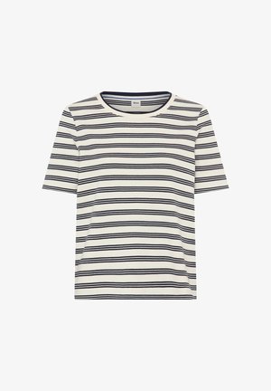 Wit T-shirt met korte mouwen, zwarte horizontale strepen en een ronde hals.