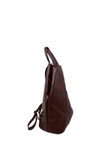 Borsa in pelle marrone scuro con una texture liscia, forma strutturata, due manici superiori e una tracolla removibile. Nessun dettaglio hardware visibile.