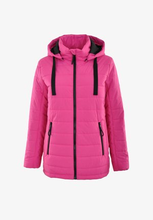 Rozā pūkaina jaka ar rāvējslēdzēja priekšpusi, kapuci un melniem akcentiem. Iezīmējas ar horizontālām quilted rakstām, divām sānu kabatām un auklām.