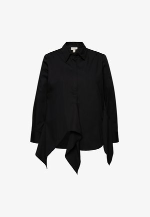 Sort skjorte lavet af glat stof, med spids krave, knaplukning og en asymmetrisk kant med drapering. Lange ærmer.