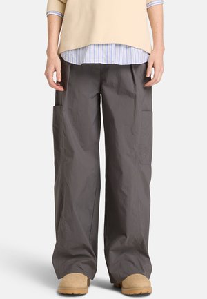 - Spodnie materiałowe