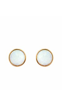 Złote okrągłe kolczyki wkrętki z iryzującymi białymi opalami w centrum, gładką powierzchnią i polerowanym wykończeniem.