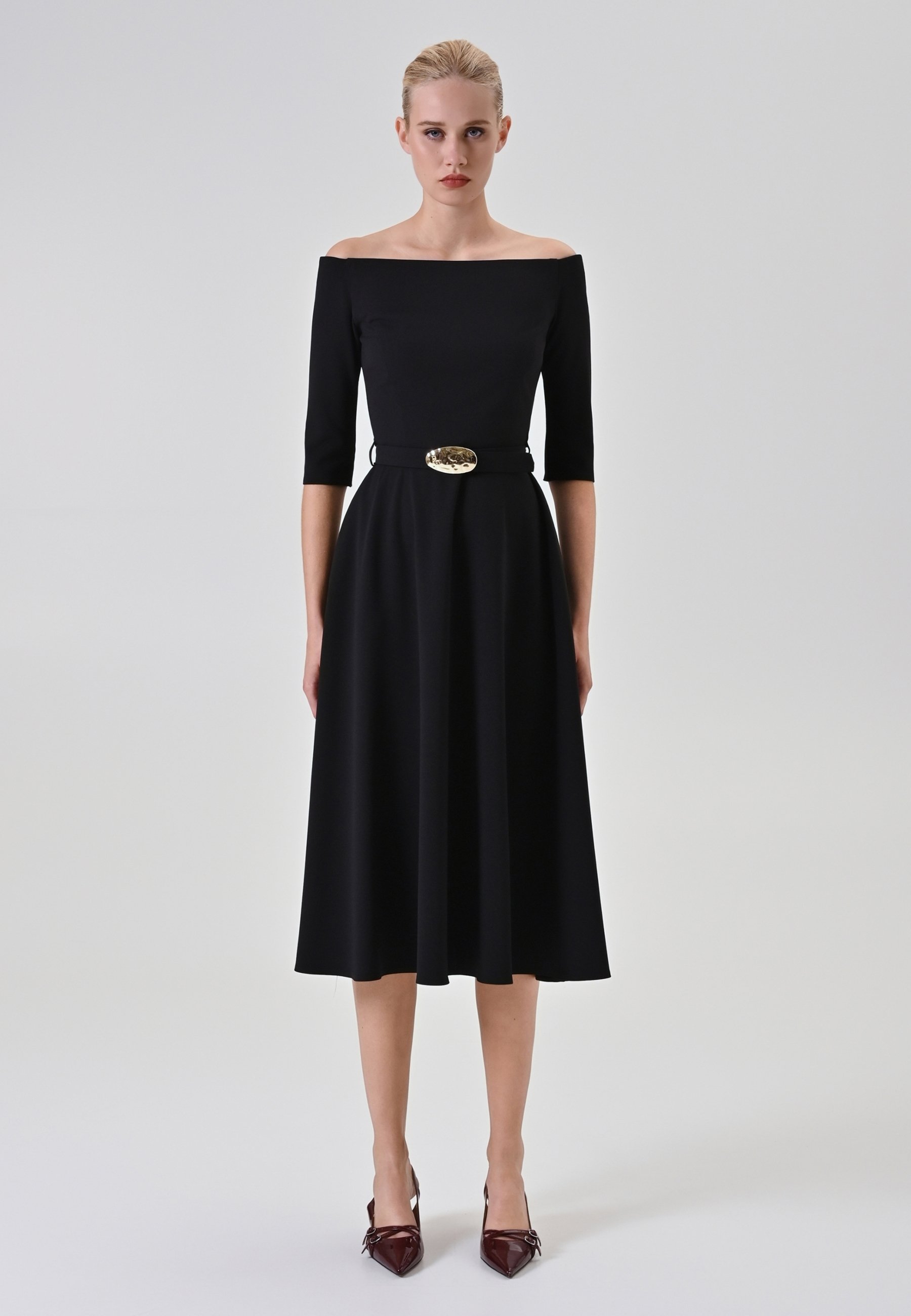 Robe Classique Noire Rinascimento - Taille S, Genou, Manches Courtes - Neuf Avec étiquettes