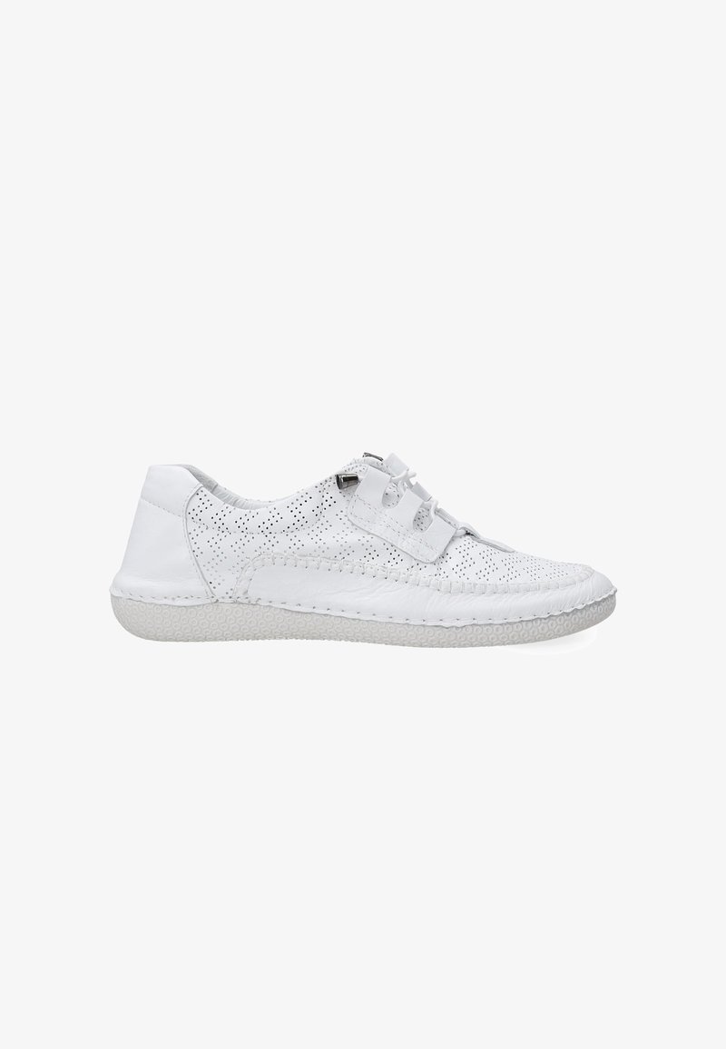 Weiße Freizeitschuhe aus perforiertem Leder mit Gummisohle, flachem Schnürdesign und runder Zehenform. Texturierte Akzente entlang der Nähte.