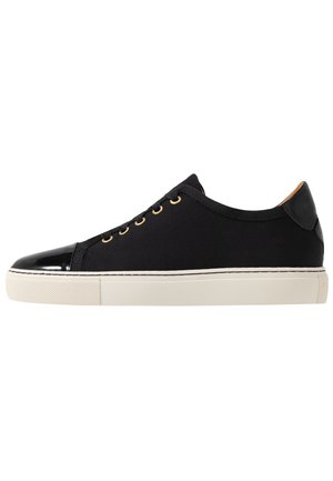 Sneakers - black