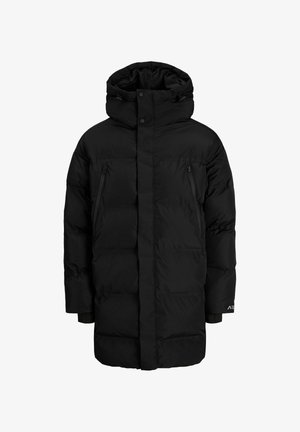 Chaqueta de plumas negra con capucha. Presenta bolsillos con cremallera, un cierre frontal y una textura acolchada. Fabricada con material aislante.