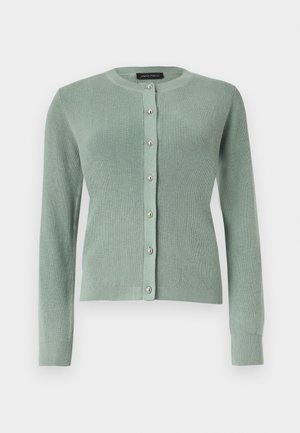 Cardigan tricoté vert clair à manches longues, col rond, avec des boutons argentés sur le devant.