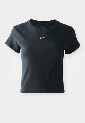 Crna rebrasta majica s kratkim rukavima, od mekanog materijala, koja ima mali bijeli Nike logo na prsima.