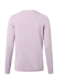 Pull en tricot violet clair avec des manches longues, un col rond et des poignets et un ourlet côtelés. Texture douce, design simple.