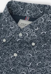 Next EASY IRON PRINTED OXFORD REGULAR FIT - Camicia - navy blue floral