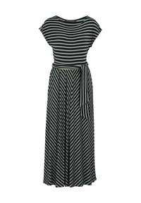 Pasiasta sukienka maxi w ciemnym granacie i oliwkowej zieleni, z krótkimi rękawami, dopasowaną talią i wiązanym paskiem, wykonana z miękkiego materiału.