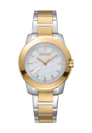 Montre DKNY en argent et or avec un boîtier rond, un cadran en nacre et des index horaires en or. Le bracelet présente des maillons en argent et en or qui alternent.