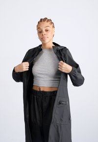 Rains CARGO CURVE JACKET W3 - Parka - black