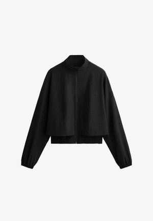 Giacca nera cropped con zip a tutta lunghezza, maniche lunghe a sbuffo con polsini elasticizzati e colletto rotondo, mostrata su uno sfondo bianco.