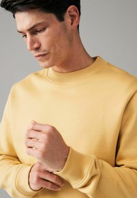 Next CREW - Sweatshirt - yellow