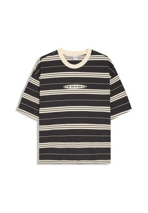 Maglietta girocollo nera e beige con strisce orizzontali e testo "OVRNRUN" al centro del petto.