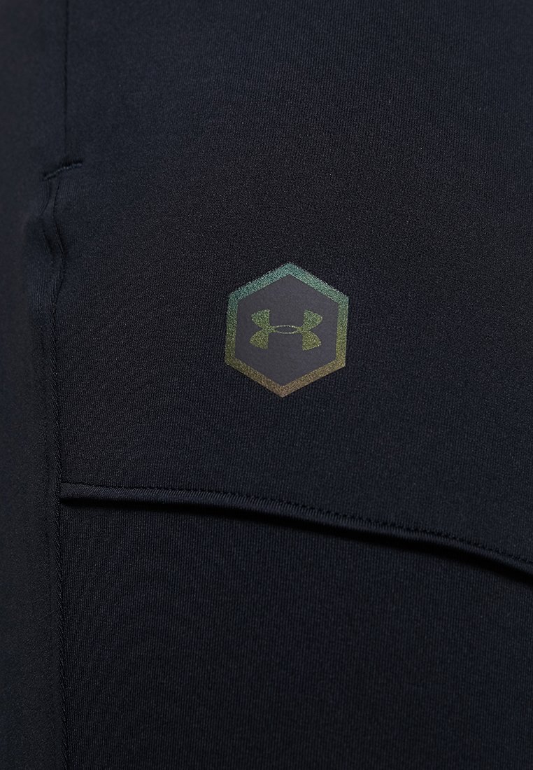 Herren Sportbekleidung | Under Armour RUSH ENGANLIEGEND Jogginghose black/schwarz - PK27492 Herren Sportbekleidung | Under Armour RUSH ENGANLIEGEND Jogginghose black/schwarz - PK27492