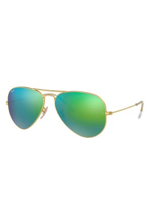 Occhiali da sole aviator in metallo dorato con lenti verde sfumate. Presentano un design a doppio ponte e puntali trasparenti per il massimo comfort.