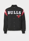 NBA CHICAGO BULLS PANEL BOMBER - Klubu apģērbs - black/red